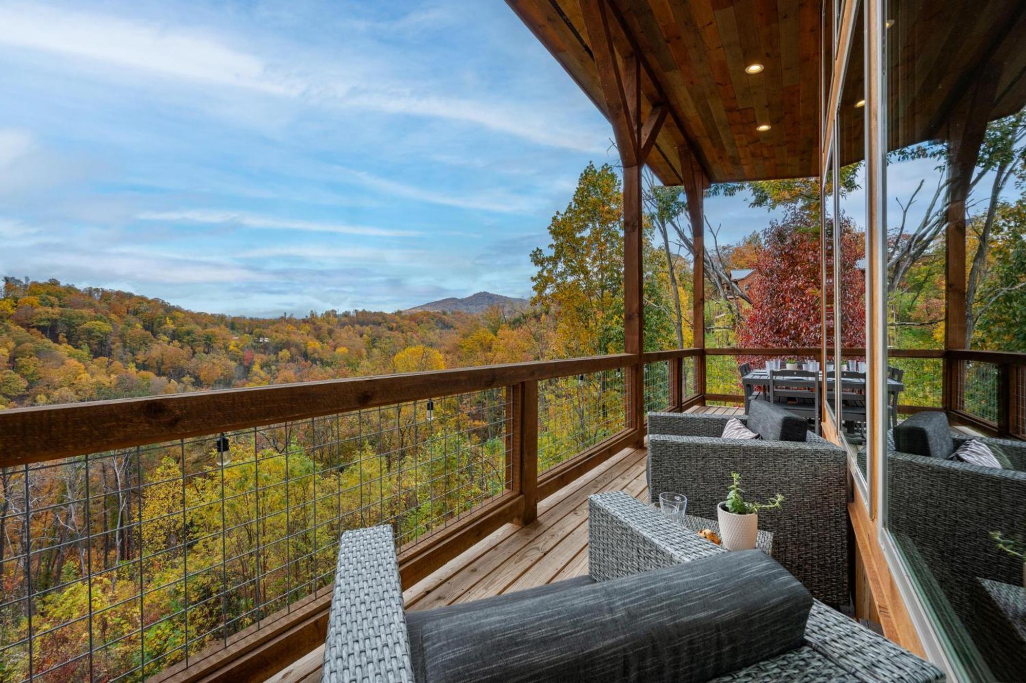 The Overlook - '21 Cabin - Gorgeous Unobstructed Views - Fire Pit Table - Gamerm - Hottub - Xbox - Lots Of Bears Gatlinburg Buitenkant foto